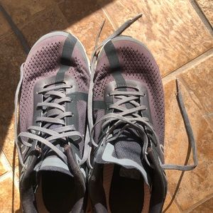 Women’s on running size 6 1/2 sneaker